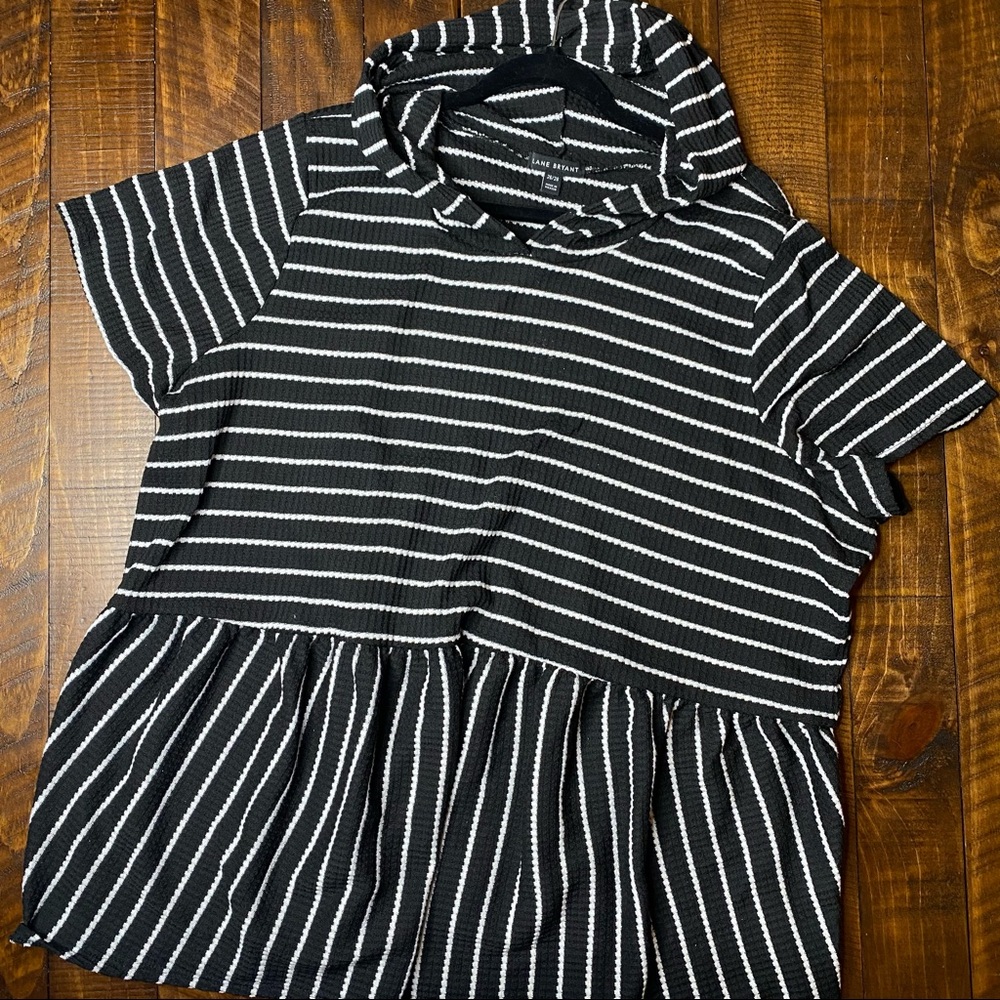 🍀5/$45🍀 Lane Bryant B/W Hooded Peplum Top
